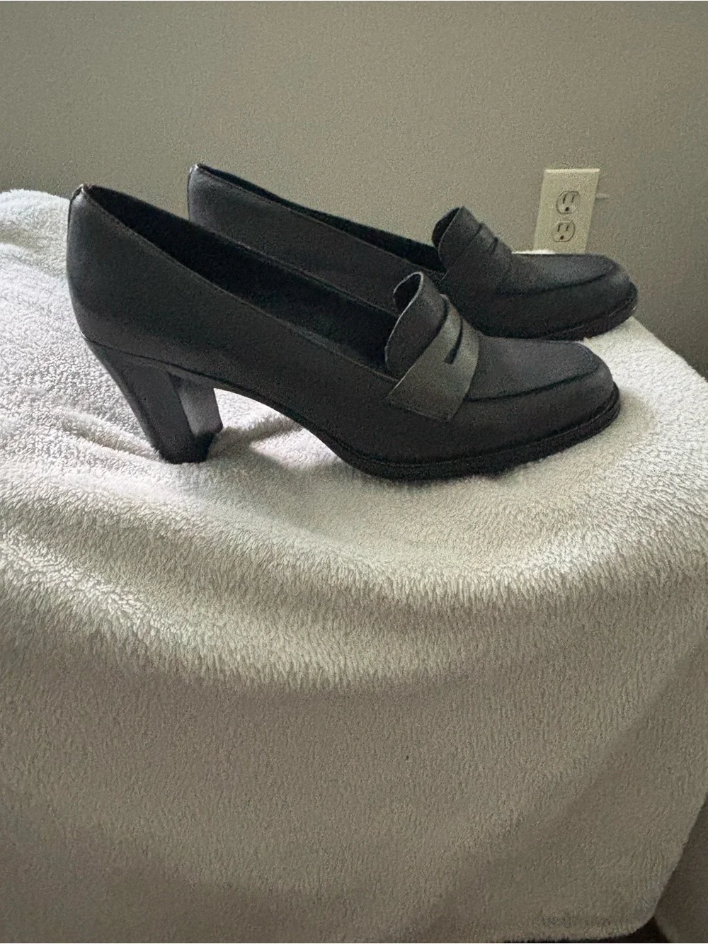 AEROSOLES sophisticated black
